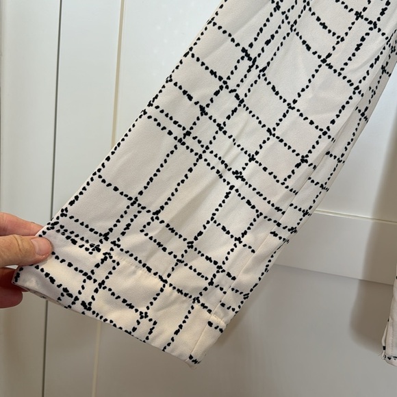 Prologue Long Wide Sleeve Winter White Black Design Size: Medium - Picture 5 of 11